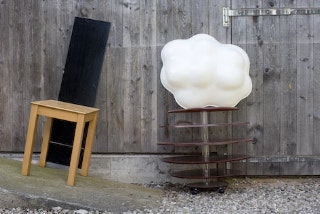 Susi und Ueli Berger, Wolkenlampe, 1970, Tabouret,1987, Kugeltisch, 1990, Museum für Gestaltung Zürich / Designsammlung © Fotografie BAK / Ruth Erdt